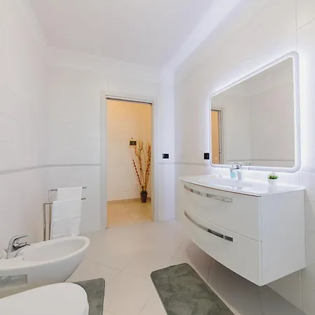 Apartment Swamyhome Aereoportobaripalese *
